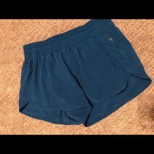 Lululemon Tracker Shorts 4” Long Size 12